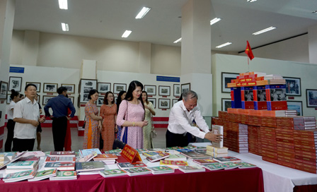 Bảo tàng tỉnh Đắk Lắk tổ chức Khai mạc Triển lãm sách, ảnh tư liệu với chủ đề “Đắk Lắk - 50 năm thực hiện Di chúc của Chủ tịch Hồ Chí Minh (1969 - 2019)”