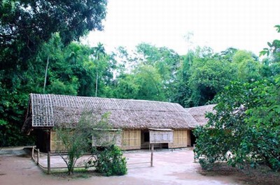 Làng Sen quê Bác  Khám phá di tích nổi tiếng từ Bắc vào Nam