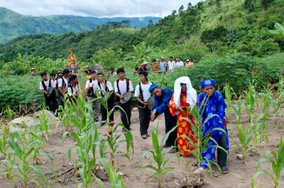 Lễ Bỏ mả của người Raglai ở huyện Khánh Sơn, Khánh Hòa