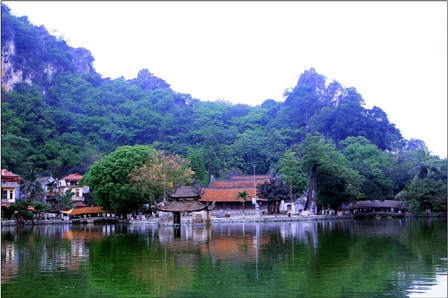 Di tích lịch sử và kiến trúc nghệ thuật chùa Thầy và khu vực núi đá Sài Sơn, Hoàng Xá Phượng Cách