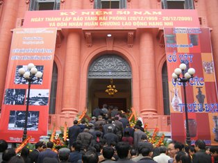 Khai mạc triển lãm chuyên đề tại Bảo tàng Hải Phòng. Ảnh: ĐP