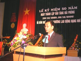 Đồng chí Giám đốc Bảo tàng đọc diễn văn khai mạc. Ảnh: ĐP