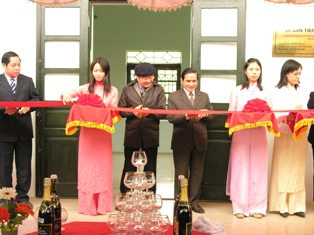 Lễ cắt băng khánh thành toàn nhà BQLDA. Ảnh: LQV